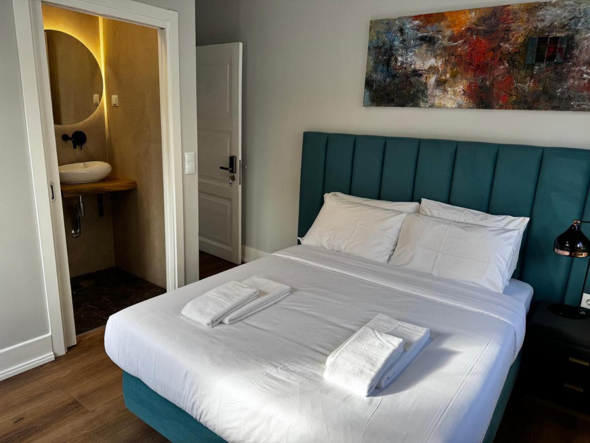 Relax And Explore And * Lisbon