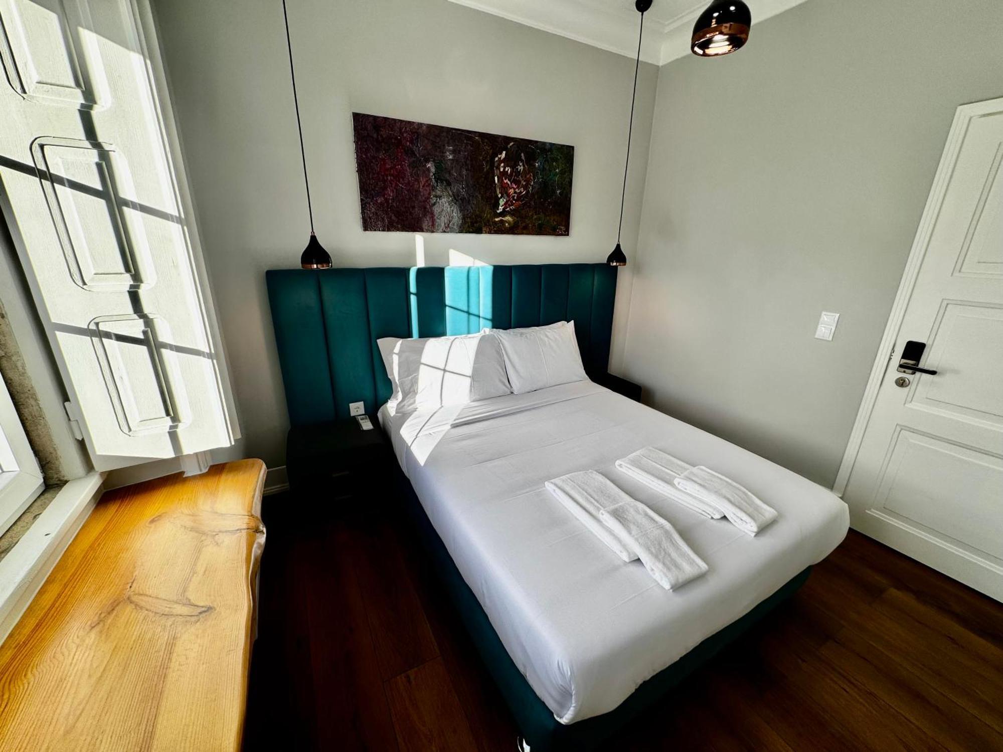 Bed & Breakfast Relax And Explore And Lisbon