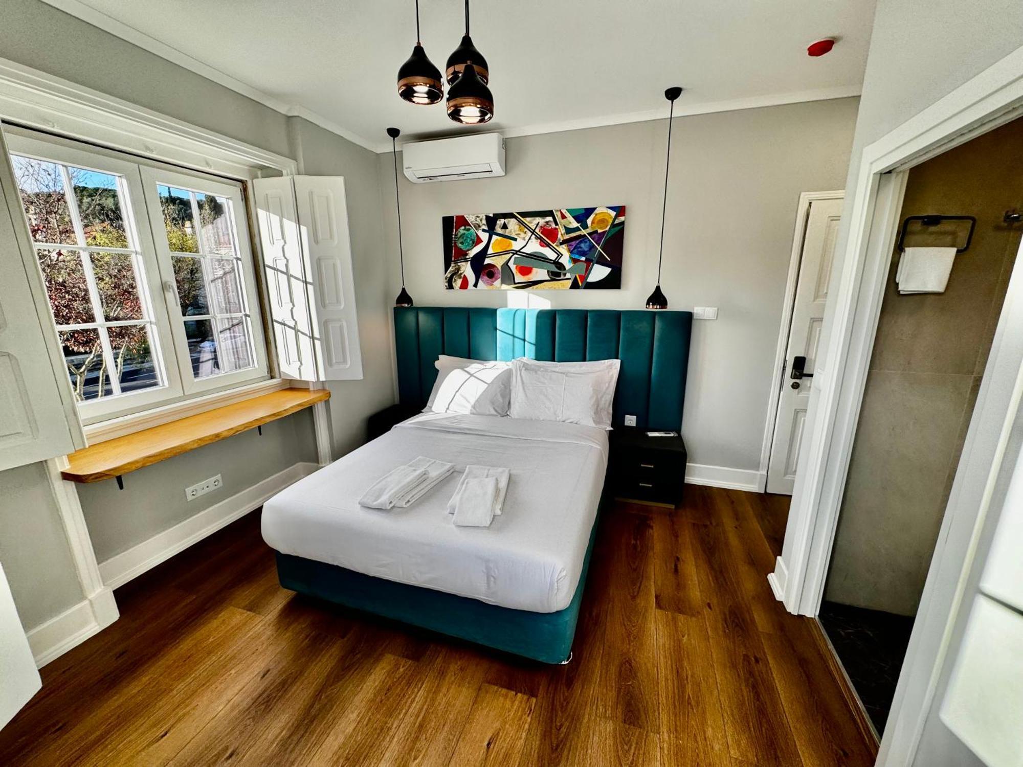 Bed & Breakfast Relax And Explore And Lisbon
