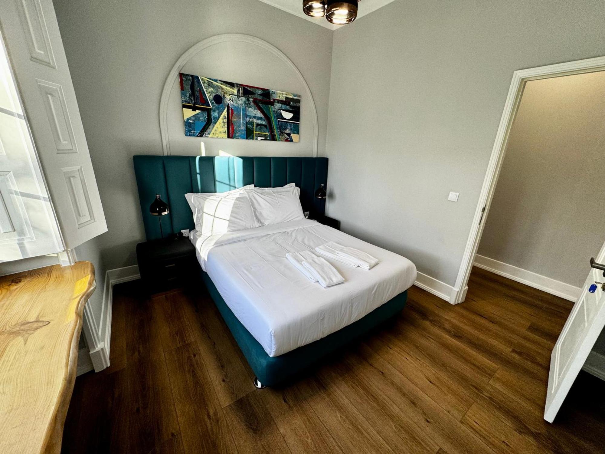 Relax And Explore And Bed & Breakfast Lisbon